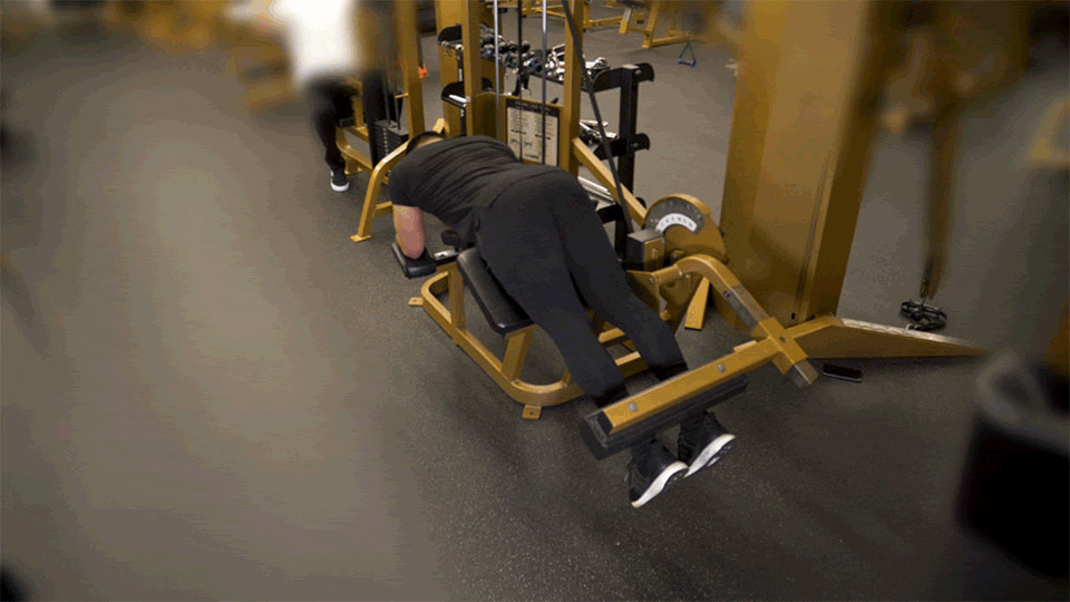 Curl femoral acostada en máquina
